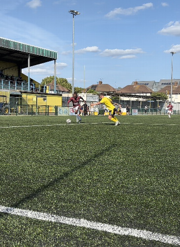 Match Report : NW London 2-2 Rayleigh Town A draw at home for NW London against unbeaten Rayleigh Town in the League. Rayleigh finished the game with 9 players but NWL were unable to find the winner. 